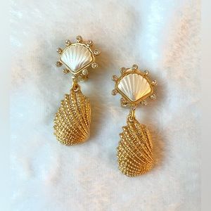 Oscar de la Renta shell earrings